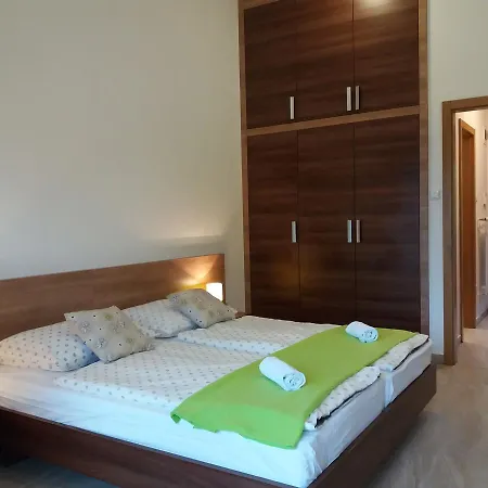 Hello Hansen Yacht Suites *