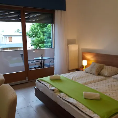 Hello Hansen Yacht Suites